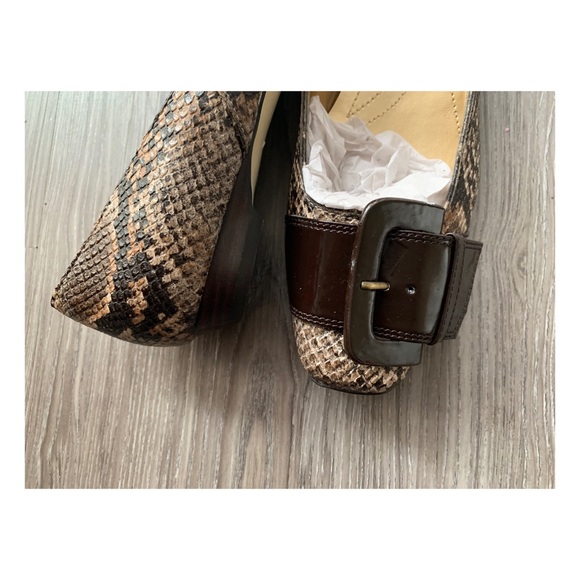 Tahari Snakeprint Flats - Picture 2 of 6